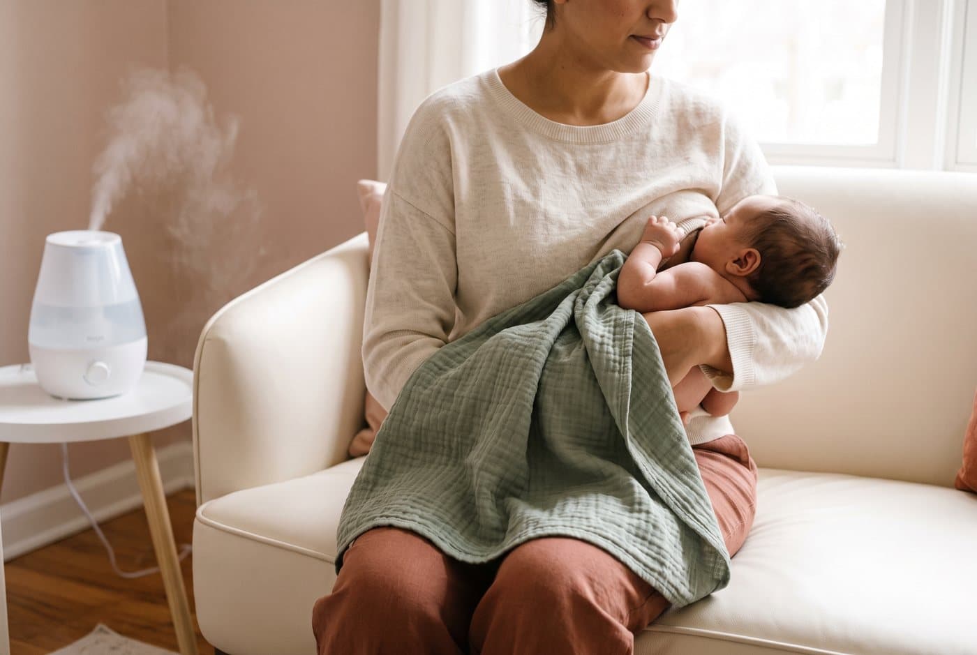 Breastfeeding a Baby With a Stuffy Nose: Cold Season Feeding Tips